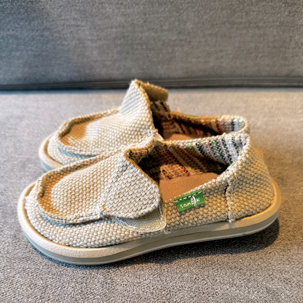 Sanuk toddler shoes size 9